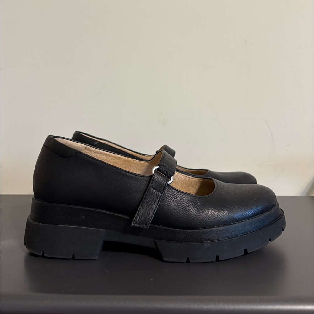 Naturalizer Black Mary Janes!
